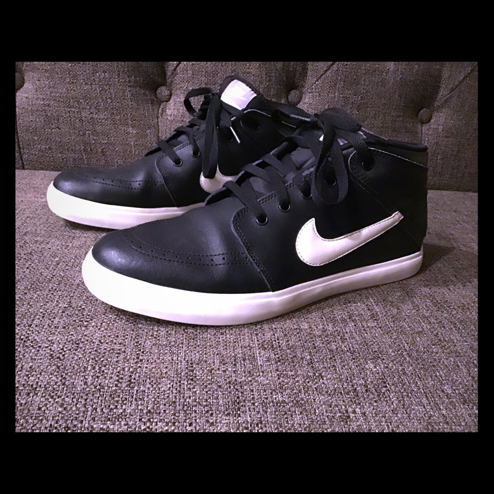 Nike Suketo 2 SIZE 10